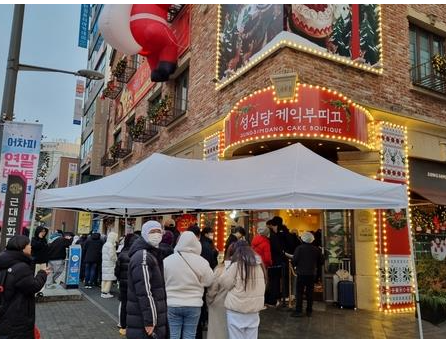 체험단 마케팅 이후 줄서있는 사람들